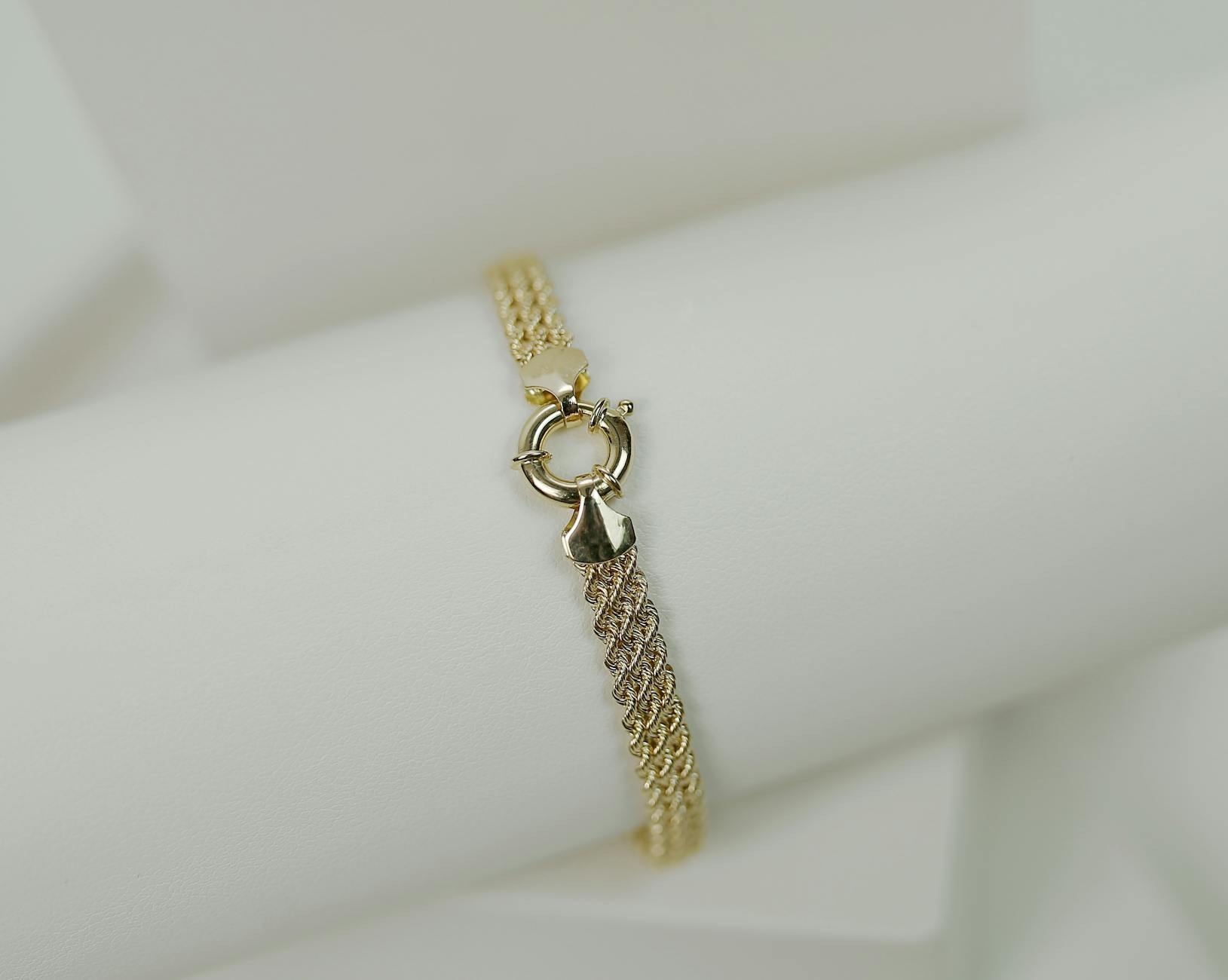 Preparation and styling of jewelry for photography